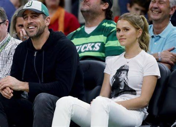 Aaron Rodgers and Mallory Edens watching a game between the Los Angeles Lakers and Milwaukee Bucks on Dec. 02, 2022