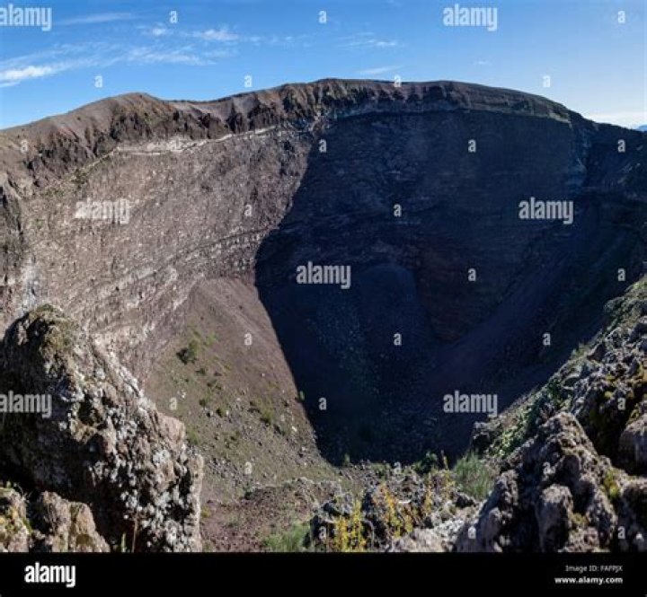 Can you go inside Mt Vesuvius?