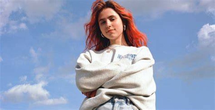 Clairo Net Worth + How Get Famous (2024 UPDATED) Gemtracks Beats