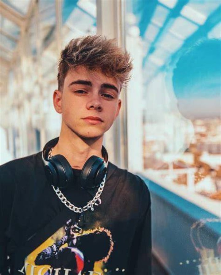 Corbyn Besson Photo