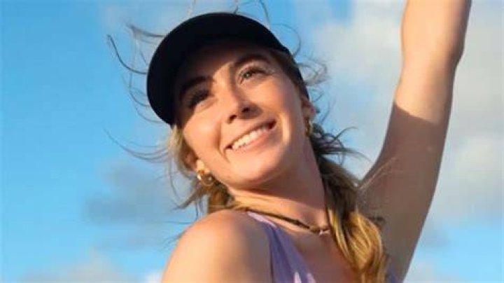 Grace Charis suffers wardrobe malfunction on course as golf influencer