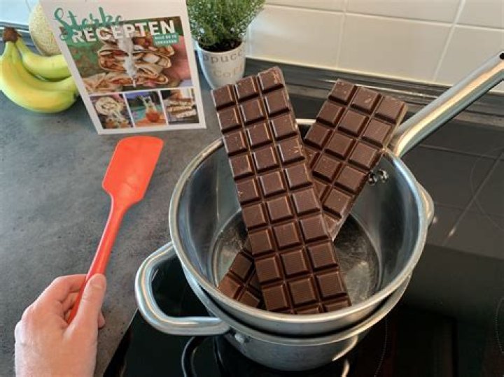 Hoe Chocolade Smelten In Pan? (Correct answer)