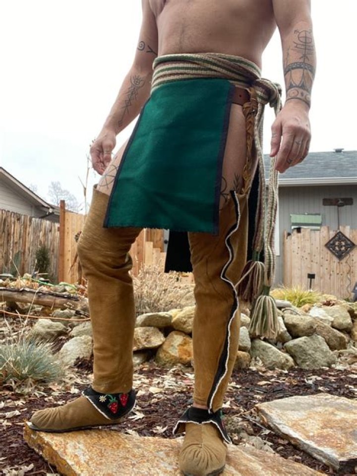 How do you put on a loin cloth?