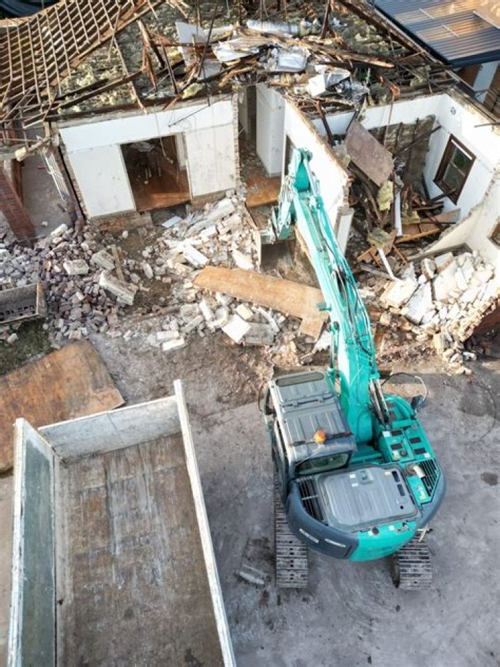 How does one become a demolition expert?