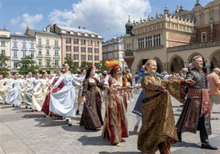 How hot is Poland in June?