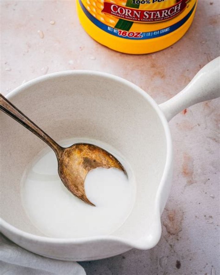 How Much Corn Starch To Thinken Buffalo Sauce? (Best solution)