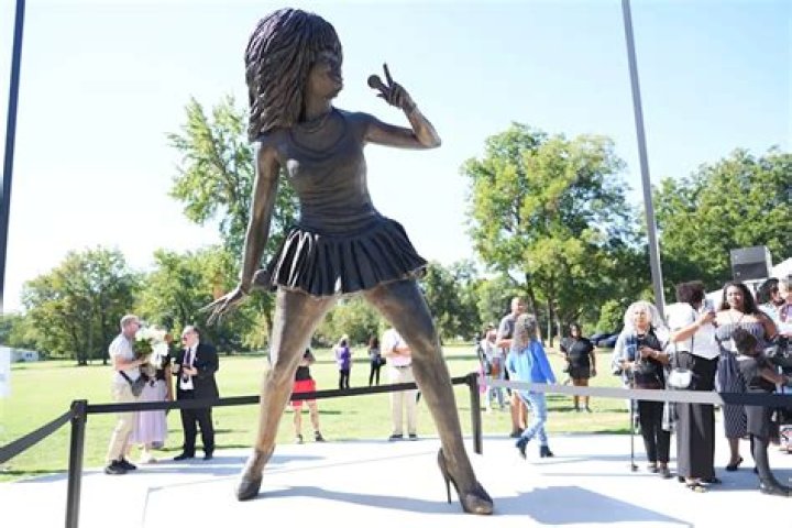 How Tall is Tina Turner?