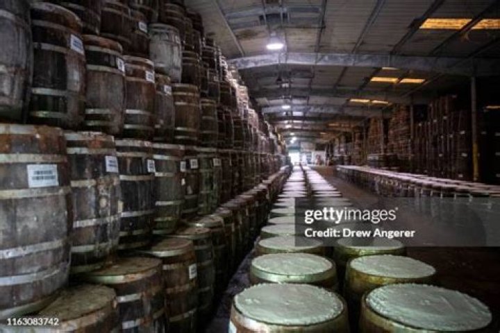 How To Age Hot Sauce In Barrels? (Solution found)