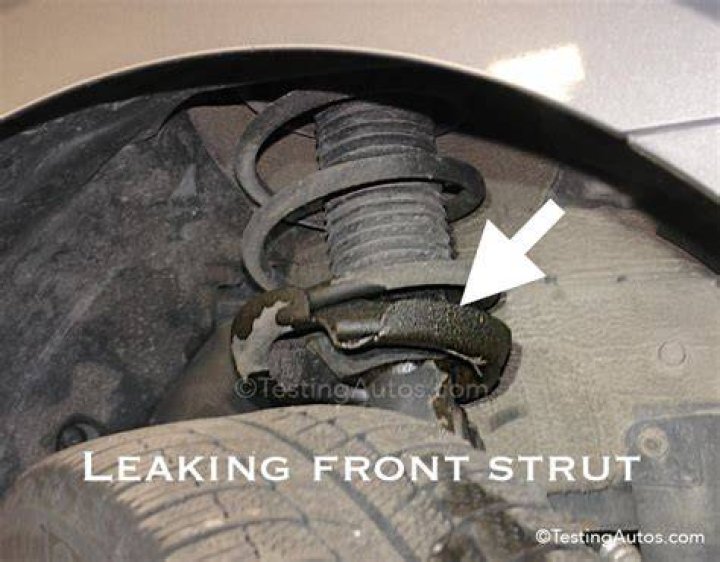 Is it OK to drive with a leaking strut?
