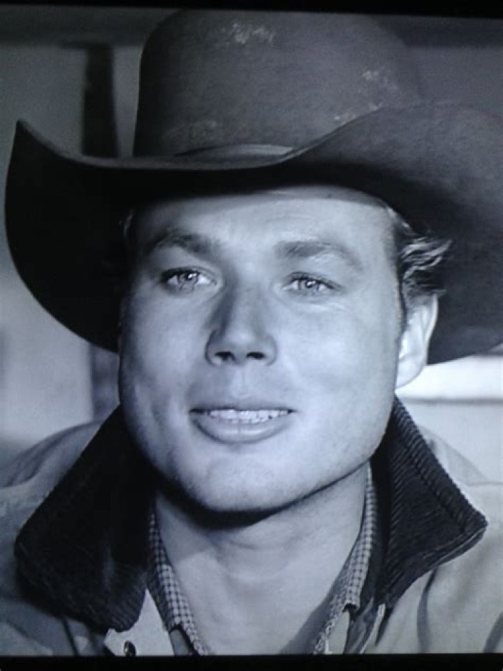 John Smith (Actor) Celebrity biography, zodiac sign and famous quotes