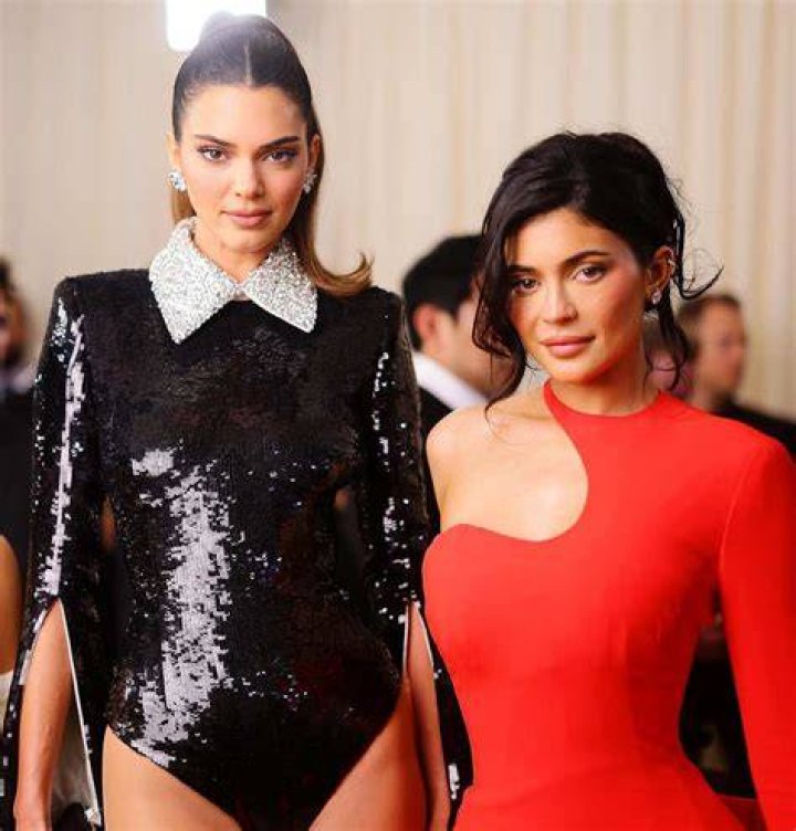 Kylie Jenner Kylie Jenner appears as Kendall Jenner and Kylie Jenner arrive at Chadstone Shopping Centre on November 18, 2015 in Melbourne, Australia.