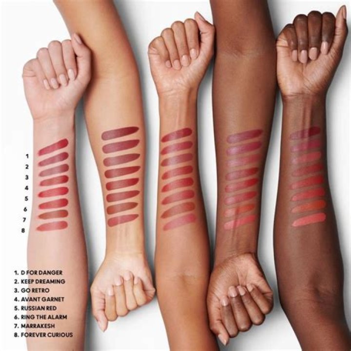 Matte Lipstick en el tono 'Russian Red'