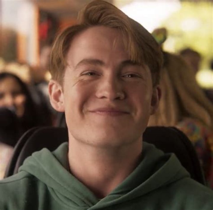 Nick Nelson in 'Heartstopper' in relation to quiz wearing a blue shirt.