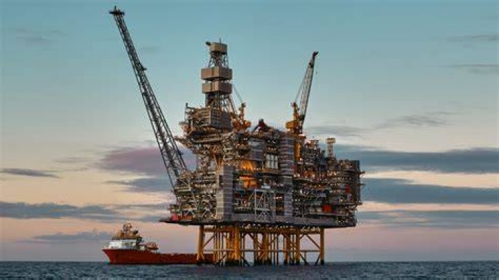 Oil Rigs Tumble for the 14th Week Bloomberg