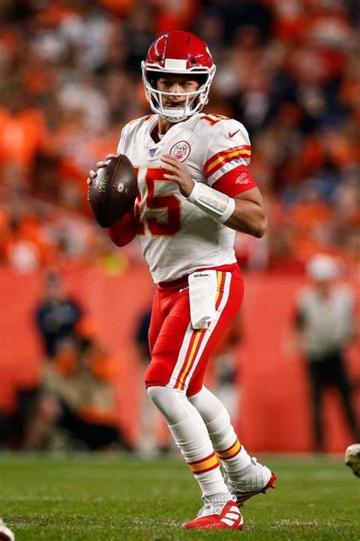 Patrick Mahomes playing football