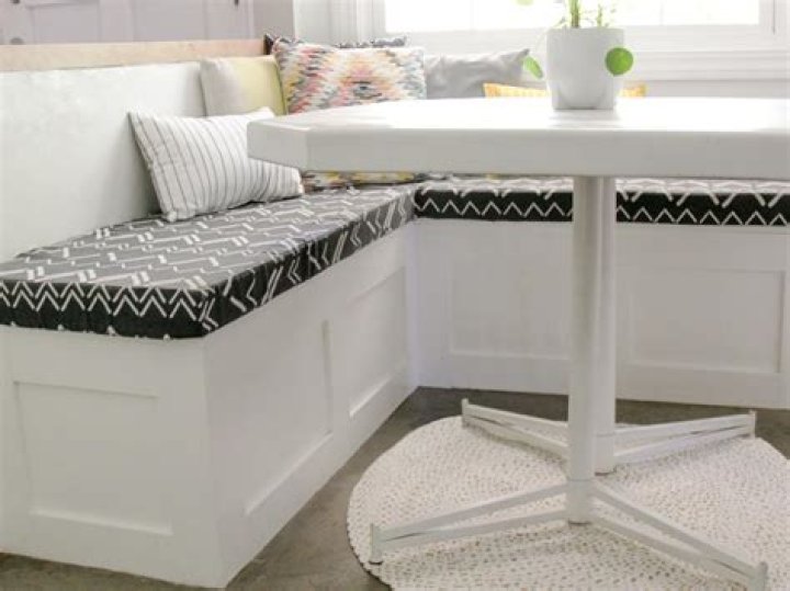 Quick Answer: How Much Does It Cost To Build A Banquette Bench??