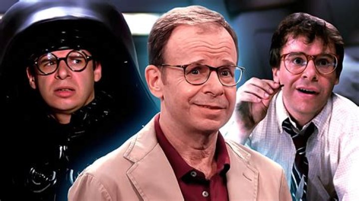 Rick Moranis looking up at Sigourney Weaver in a scene from the film 'Ghostbusters', 1984.