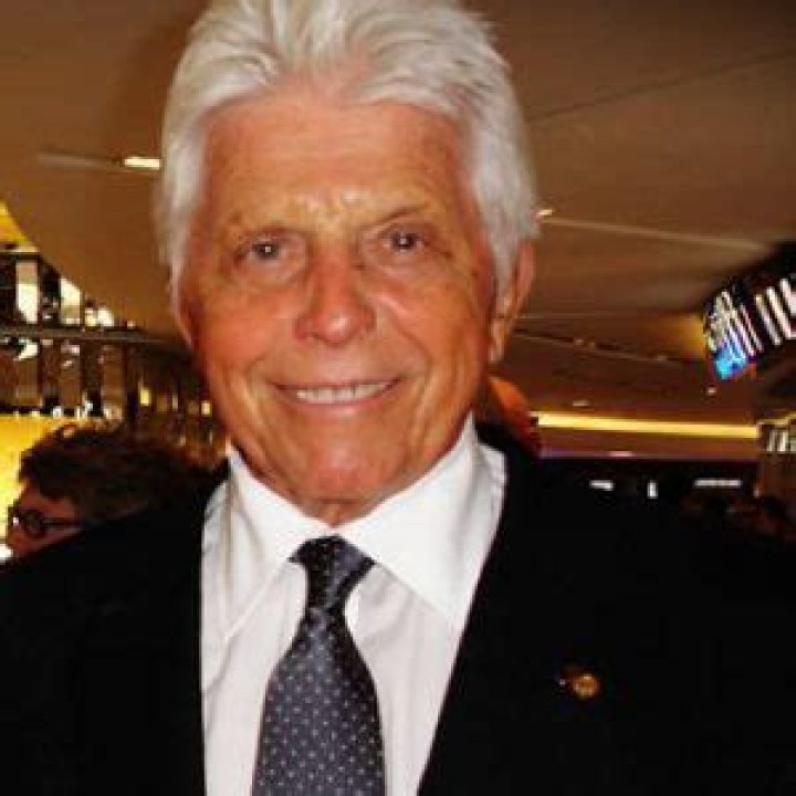 Robert Miller Net Worth