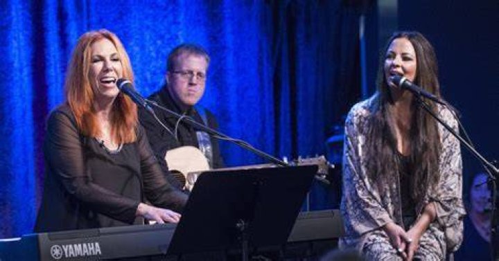 Songwriters Under the Covers with Victoria Shaw