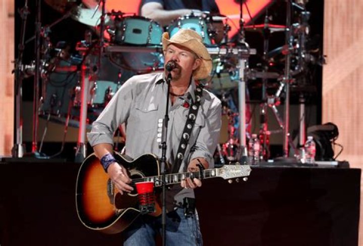 Toby Keith's grieving son shares photo with 'hero' dad alongside