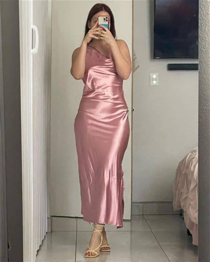 Vestido rosa satinado Vestido rosa satinado