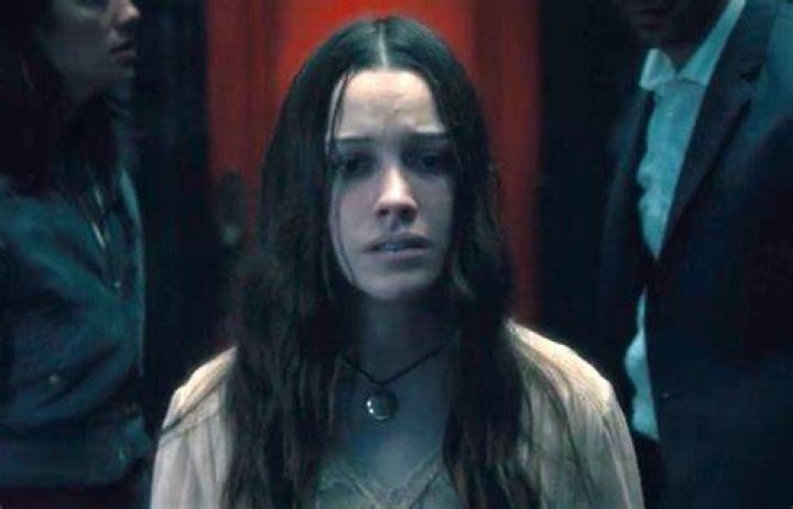victoria pedretti in the haunting of bly manor