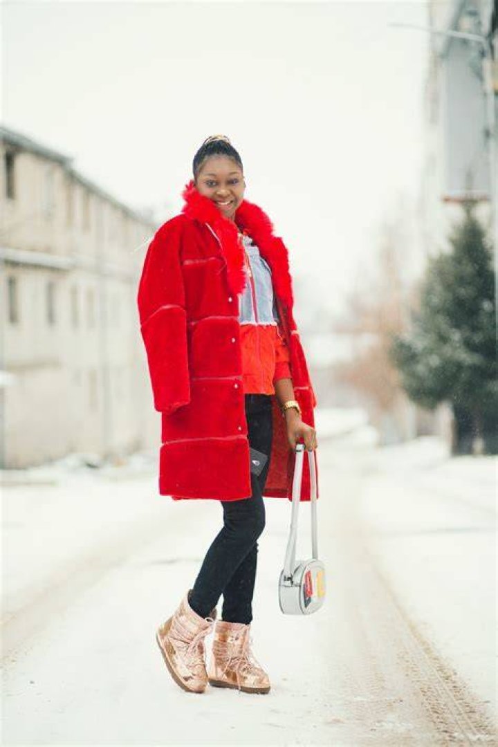 Winter, Textile, Outerwear, Style, Street fashion, Fashion accessory, Bag, Fashion model, Fashion, Fashion show, 