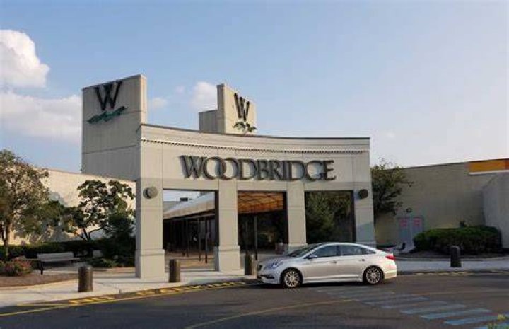 Woodbridge Center NJ Hours